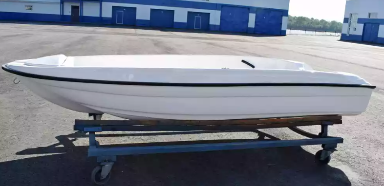 Стеклопластиковая лодка Пингвин (тримаран) в Березниках