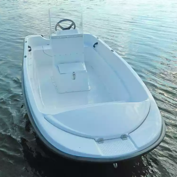 Стеклопластиковая лодка Пингвин с консолью (тримаран) в Березниках