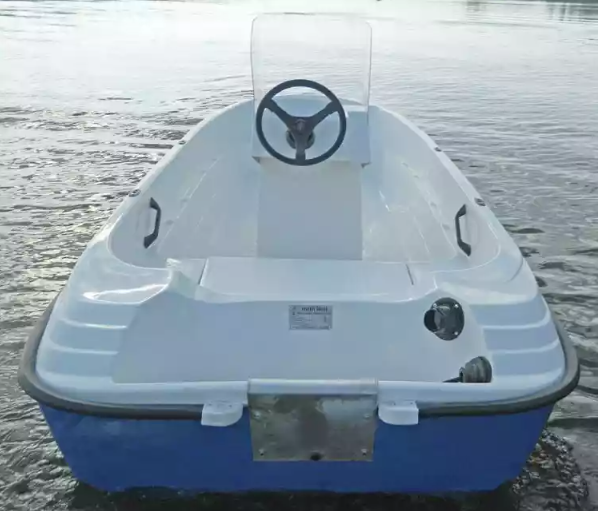Стеклопластиковая лодка Пингвин с консолью (тримаран) в Березниках