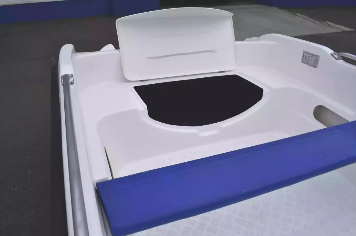 Стеклопластиковая лодка Пингвин New (тримаран) в Березниках