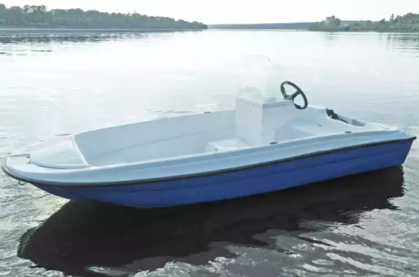 Стеклопластиковая лодка Пингвин с консолью (тримаран) в Березниках