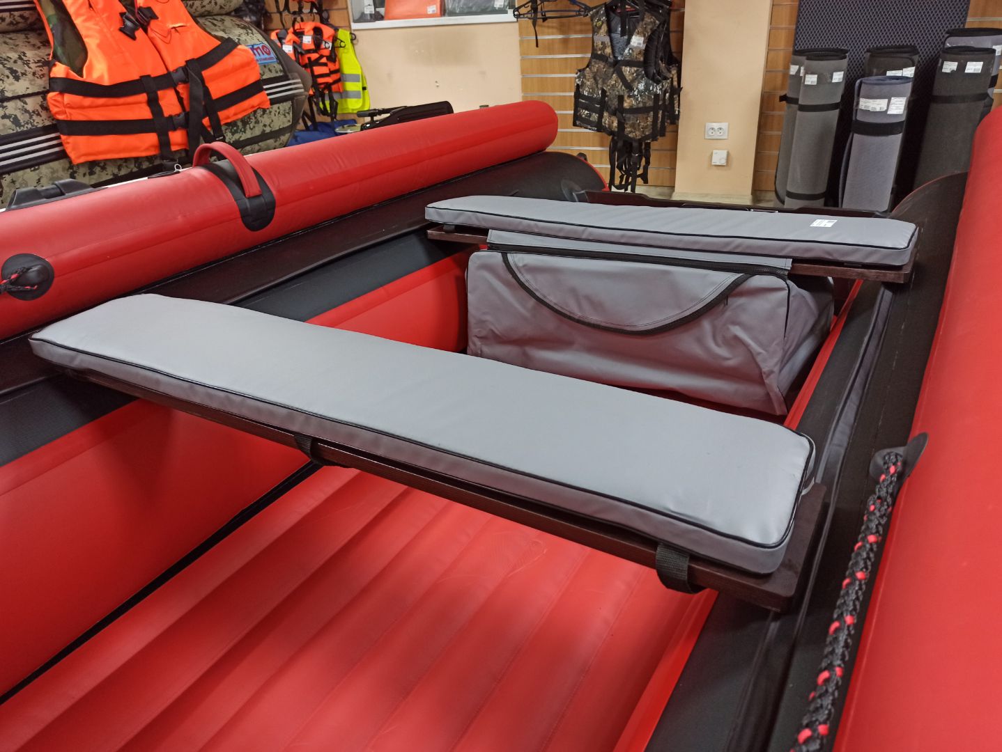 КОМПЛЕКТ МЯГКИХ НАКЛАДОК С СУМКОЙ ДЛЯ ЛОДОК 110Х20 СЕРЫЙ в Березниках