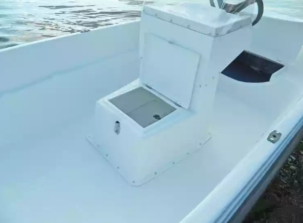Стеклопластиковая лодка Пингвин с консолью (тримаран) в Березниках