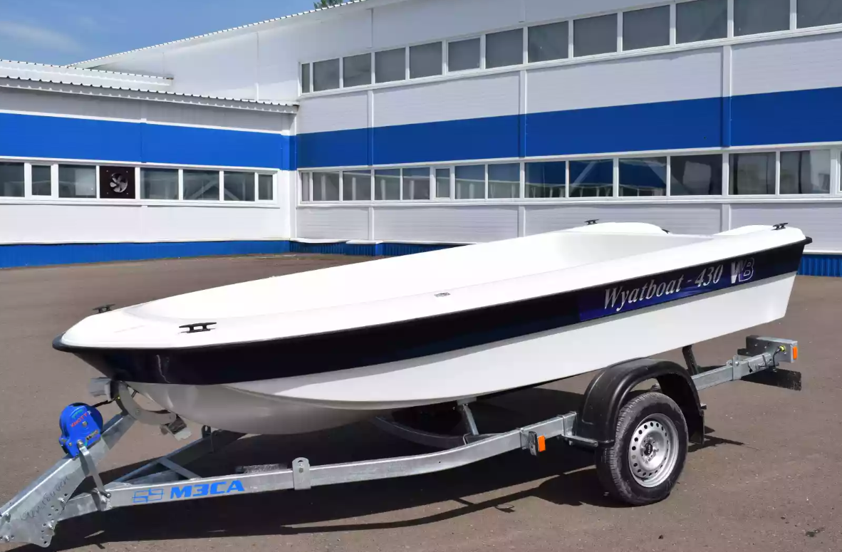 Стеклопластиковая лодка Wyatboat 430 тримаран в Березниках Стеклопластиковая лодка Wyatboat 430 тримаран в Березниках