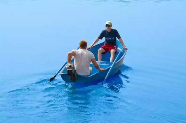 Стеклопластиковая лодка Омуль в Березниках