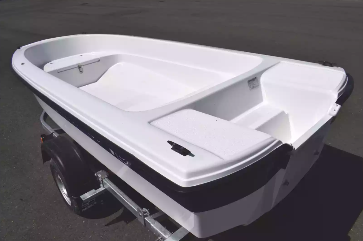 Стеклопластиковая лодка Wyatboat 430 тримаран в Березниках Стеклопластиковая лодка Wyatboat 430 тримаран в Березниках