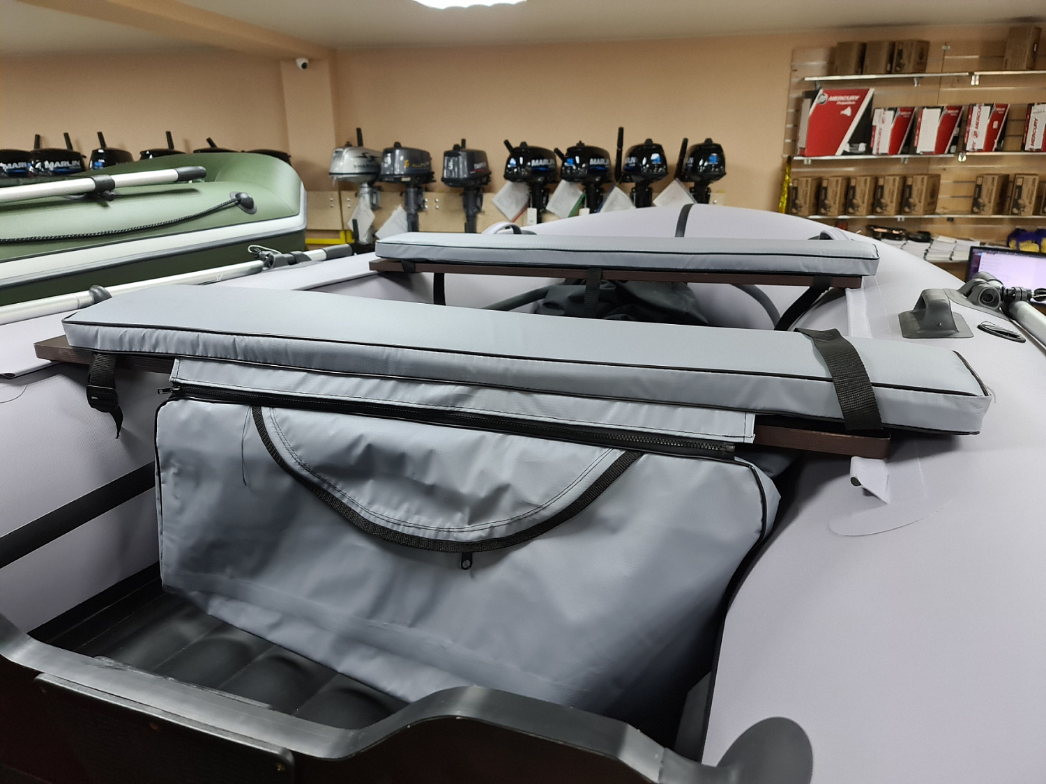 КОМПЛЕКТ МЯГКИХ НАКЛАДОК С СУМКОЙ ДЛЯ ЛОДОК 110Х20 СЕРЫЙ в Березниках