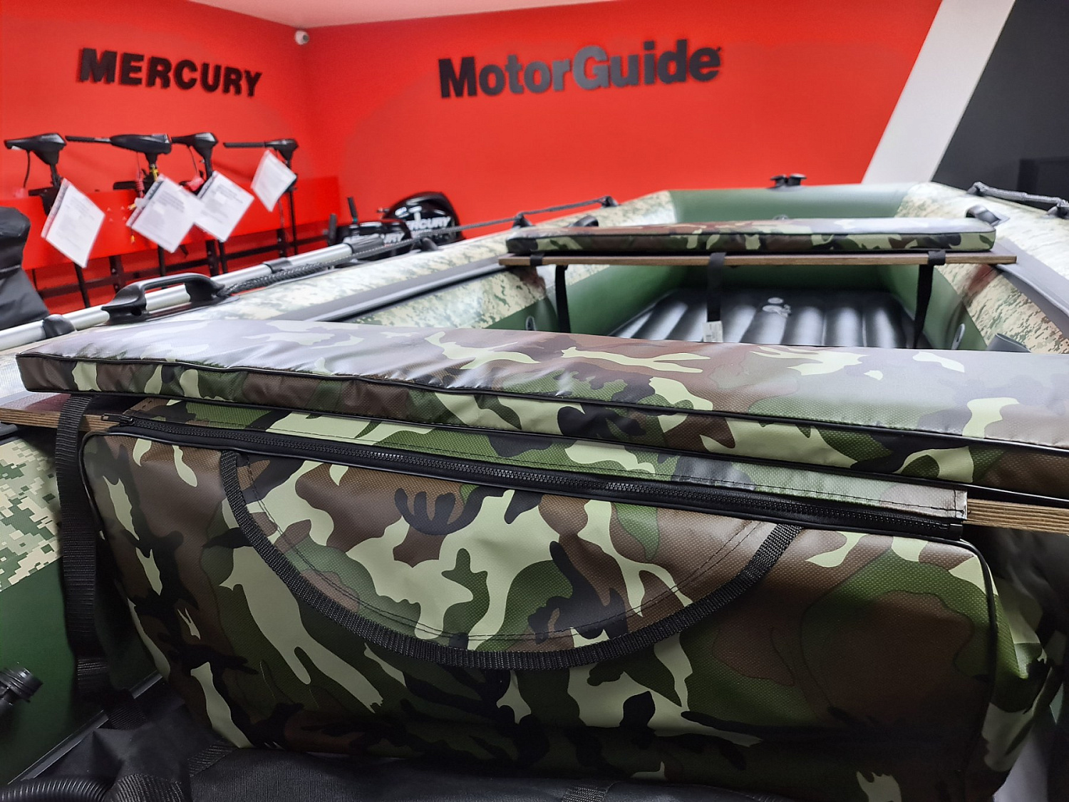 КОМПЛЕКТ МЯГКИХ НАКЛАДОК С СУМКОЙ ДЛЯ ЛОДОК 105Х20 КАМУФЛЯЖ в Березниках