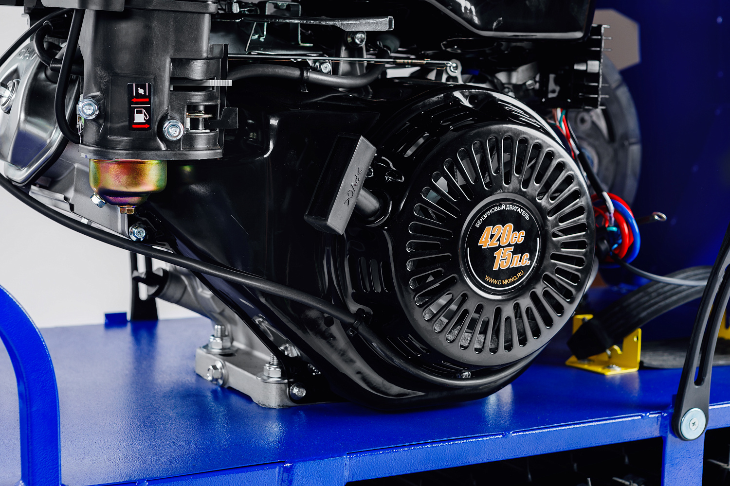 Мотобуксировщик SNOW DOG 17 с эл. запуском (DINKING) в Березниках